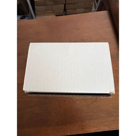 Box of 100 Vintage common baseball cards in hard plastic sleeves (Lot 2) - Picture 3 of 3